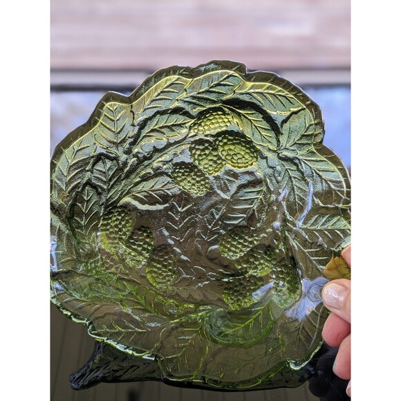 Vintage Indiana Glass Avocado Green Loganberry Leaf Pattern Candy Dish Bowl 7" - Picture 5 of 11